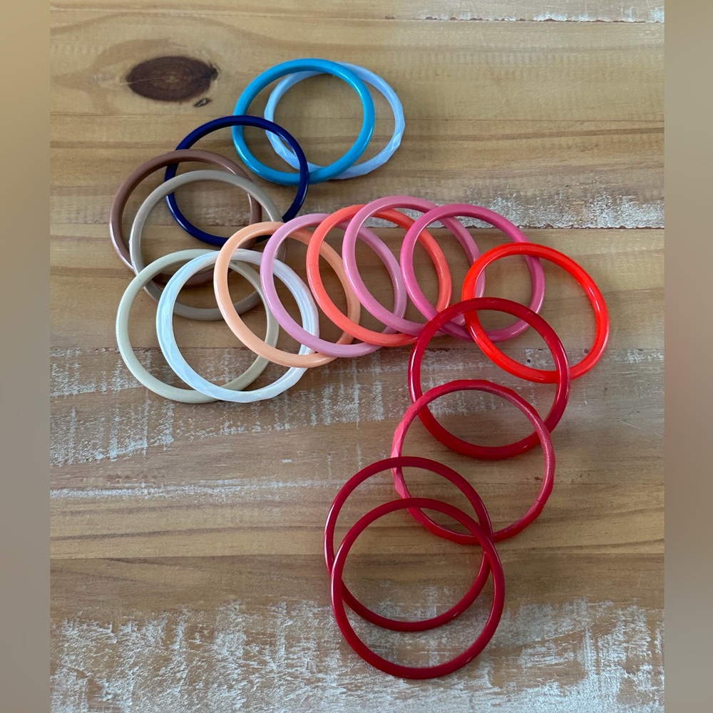 17 Colorful Bangle Bracelets Plastic Jewelry Fashion, Retro, Whimsical